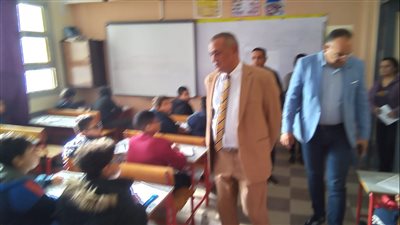وكيل تعليم الدقهلية يتفقد لجان الامتحانات للمرحلة الابتدائية بإدارة غرب المنصورة (صور)