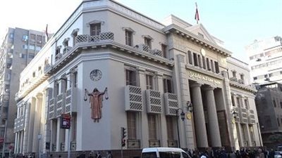 استدعاء والدة طفلة اعتدى والدها عليها لإجبارها على التسول بعابدين