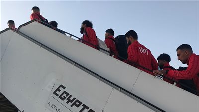 بعثة المنتخب الوطني تغادر مطار القاهرة إلى أبيدجان على متن رحلة مصر للطيران (صور)