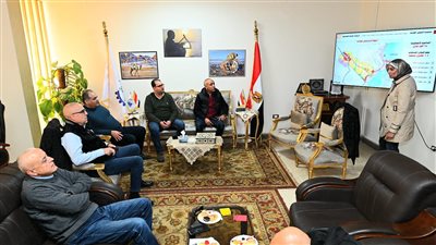 وزير الإسكان يعقد اجتماعا بمقر جهاز مدينة السويس الجديدة لمتابعة سير العمل بالمشروعات