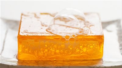 فوائد صابونة الجلسرين، لترطيب البشرة وتنظيفها بعمق