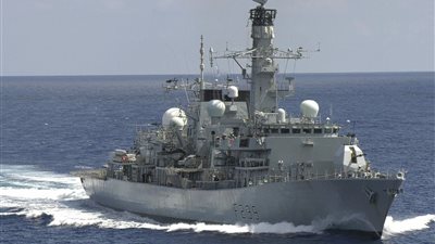 وزير الدفاع البريطاني يعلن تحرك السفينة الحربية ريتشموند للبحر الأحمر