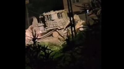 جرافات الاحتلال تدمر سوق الخضار والبنية التحتية في جنين (فيديو)