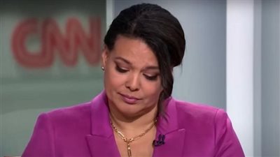 برسالة مؤثرة، مذيعة تبكي على الهواء معلنة إصابتها بالسرطان (فيديو)