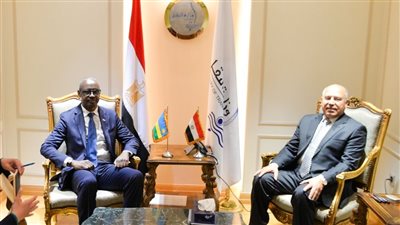وزير النقل يلتقي سفير رواندا بالقاهرة لبحث سبل التعاون