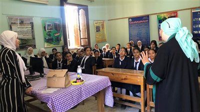 واعظات الإسماعيلية ينشرن التوعية الدينية بمدارس الفتيات (صور)