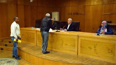 محافظ الأقصر يعقد لقاء اليوم المفتوح للاستماع لشكوى المواطنين