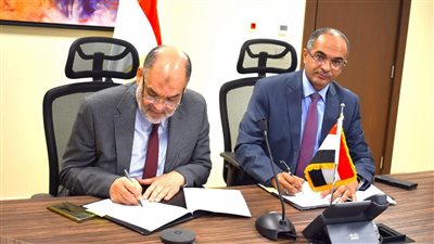 الإسكان والجامعة الأمريكية توقعان اتفاقية لرفع قدرات العاملين ببرنامج خدمات الصرف الصحي 