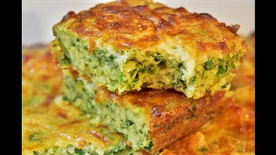 طريقة عمل العجة بالبيض والدقيق، لفطار أو عشاء بأقل التكاليف