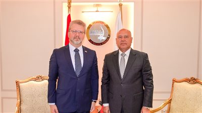 وزير النقل يستقبل سفير ليتوانيا بالقاهرة لبحث سبل التعاون 