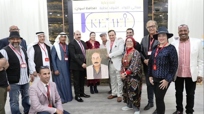 محافظ أسوان يكرم