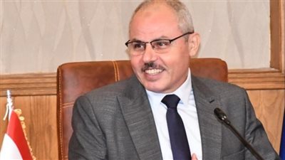 رئيس جامعة القناة: اعتماد نتائج البرامج المميزة بكلية التجارة