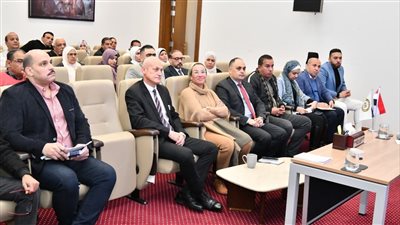 ياسمين فؤاد تلتقي بالعاملين بالتفتيش البيئي لمتابعة جهود توفيق أوضاع المنشآت (صور)