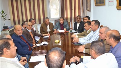 اجتماع برئاسة السكرتير المساعد لضبط الأسواق  فى أسعار السلع الإستراتيجية بالبحيرة 