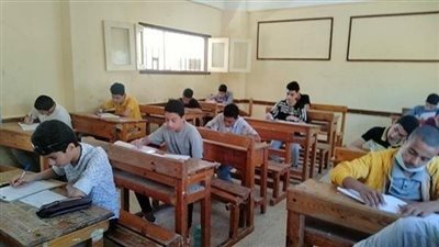 طلاب الصفين الرابع والخامس الابتدائي يؤدون امتحانات مادتي الدراسات والإنجليزي غدا