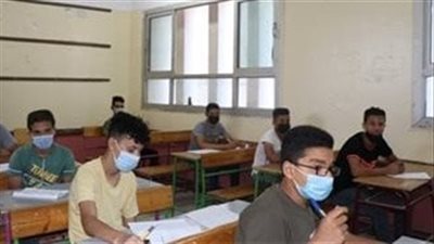 طلاب الصفين الرابع والخامس الابتدائي بالجيزة يؤدون امتحانات الدراسات الاجتماعية واللغة الإنجليزية