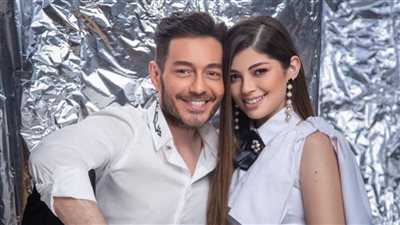 أحمد زاهر يحتفل بخطوبة ابنته ليلى بجلسة تصوير خاصة