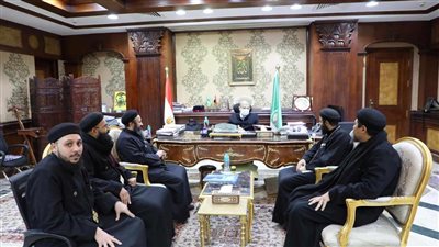 محافظ المنيا يستقبل وفدا كنسيا من مطاي