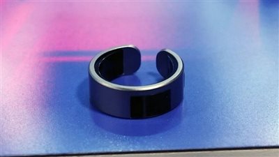 خاتم ذكي، يتيح التحدث للمحمول والتواصل مع المنزل (فيديو)