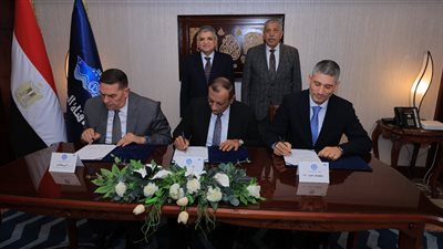 أسامة ربيع يشهد توقيع عقد لإدارة المخلفات بين أنتيبوليوشن إيجيبت وهيئة موانئ البحر الأحمر 