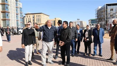 وزير الرياضة ومحافظ الوادى الجديد يتفقدان المجمع الحكومى الجديد والمدينة الرياضية 