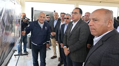 رئيس الوزراء يبدأ جولة تفقدية بعدد من المشروعات بالمنطقة الاقتصادية لقناة السويس