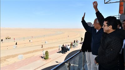 أشرف صبحي ومحافظ الوادي يتفقدان نادي الهجن والفروسية تمهيدا لافتتاحه