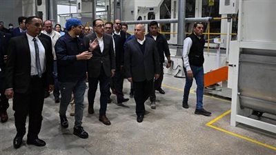 رئيس الوزراء يزور شركة يان جيانغ إيجيبت المحدودة للمنتجات