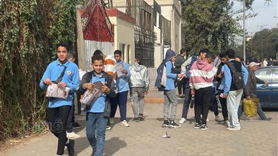 طلاب الصف الأول بالجيزة عن امتحان العربي: الامتحان سهل ولم نستلم التابلت (فيديو) 