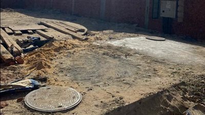 محافظ الإسماعيلية يتابع أعمال تنفيذ شبكة تجفيف المياه الجوفية بقرية الحجاز (صور)