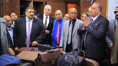 نقيب المحامين يجرى جولة تفقدية لغرف المحامين بمجمع محاكم الأقصر(صور)