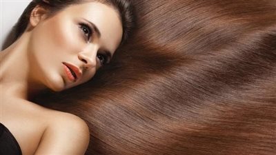 وصفة طبيعية لفرد الشعر وعلاج التساقط والتقصف 