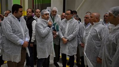 رئيس الوزراء يتفقد مصنع «حياة إيجيبت» للمنتجات الصحية