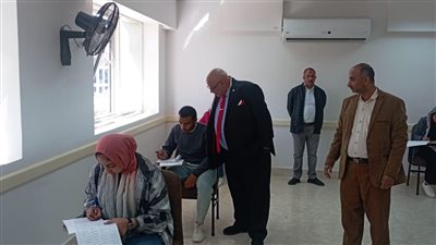 رئيس جامعة الأقصر يتابع امتحانات الفصل الدراسي الأول 