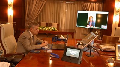 أسامة ربيع يجتمع مع نائب الرئيس التنفيذي لـ 