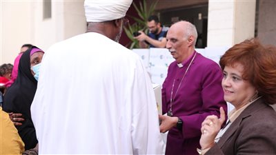 قطاع اللاجئين بالكنيسة الأسقفية ينظم يومًا لتوزيع المساعدات
