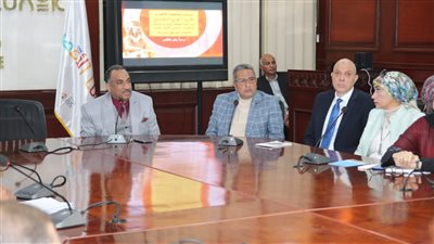 رئيس جامعة طيبة يبحث إنشاء محطة طاقة شمسية بالجامعة مع وفد مقاطعة خنان الصينية