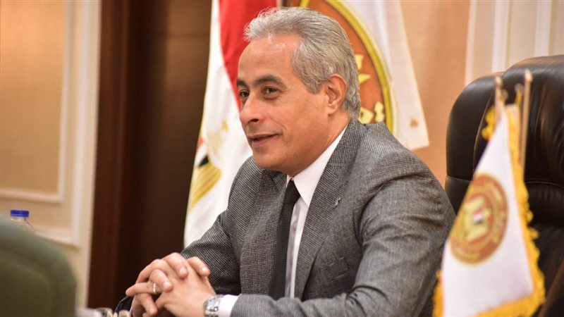 حسن شحاتة وزير العمل،