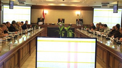 محافظ الجيزة لرؤساء الأحياء والمراكز: غير مسموح وجود أي معدات معطلة أو منتهية الترخيص