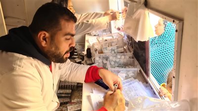 الكشف على 1243 مواطنا خلال قافلة طبية بقرية محلة أحمد بالبحيرة (صور)