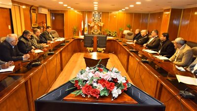 محافظ أسيوط يستعرض جهود لجنة تقنين أراضي الدولة 