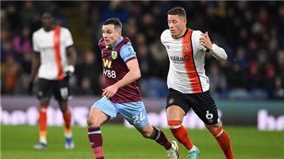 تعادل لوتون تاون وبيرنلي يشعل صراع القاع بالدوري الإنجليزي 