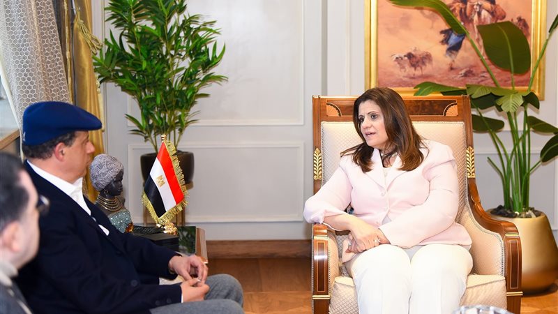 وزيرة الهجرة تستقبل