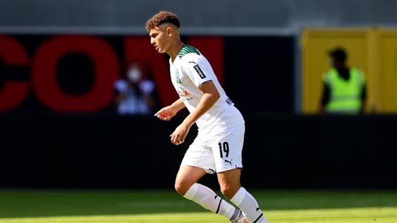 مصطفى أشرف لاعب بروسيا