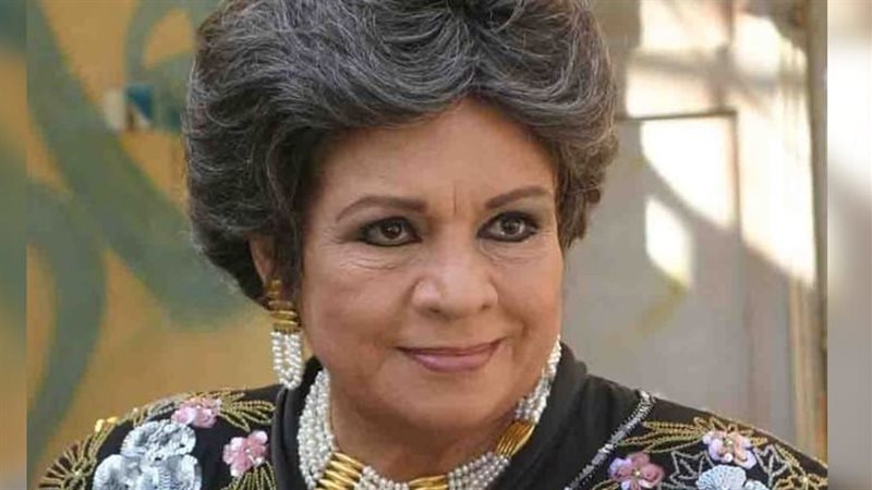 الفنانة القديرة كريمة