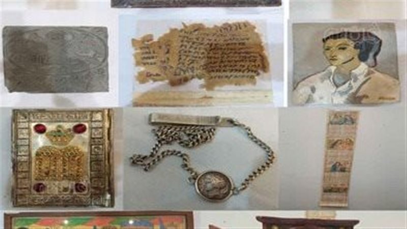 مخطوطات وعملات معدنية
