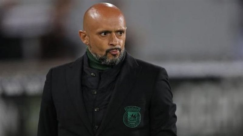 مدرب صن داونز، فيتو