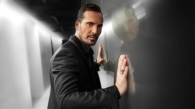 عزيز عبده يطلق كليب «لو يجي الليل» على طريقته الخاصة (فيديو)