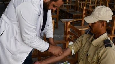 حملات للتبرع بالدم لضباط وأفراد وطلبة معاهد معاونى الأمن (صور)