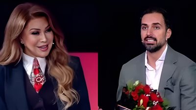 شاب يفاجئ نوال الزغبي على الهواء بطلب الزواج منها